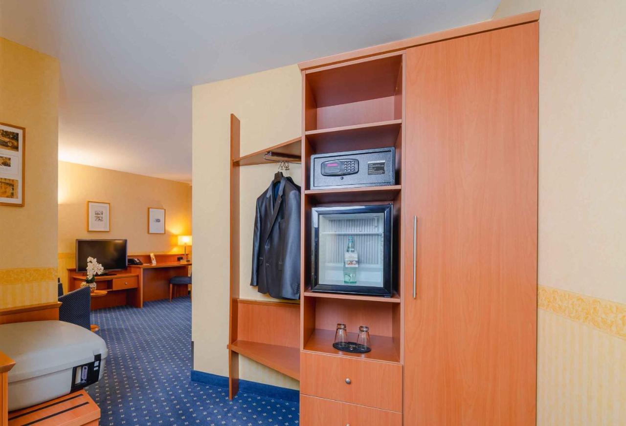 Ascari Parkhotel Pulheim Bagian luar foto