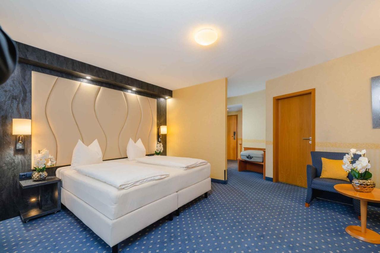 Ascari Parkhotel Pulheim Bagian luar foto