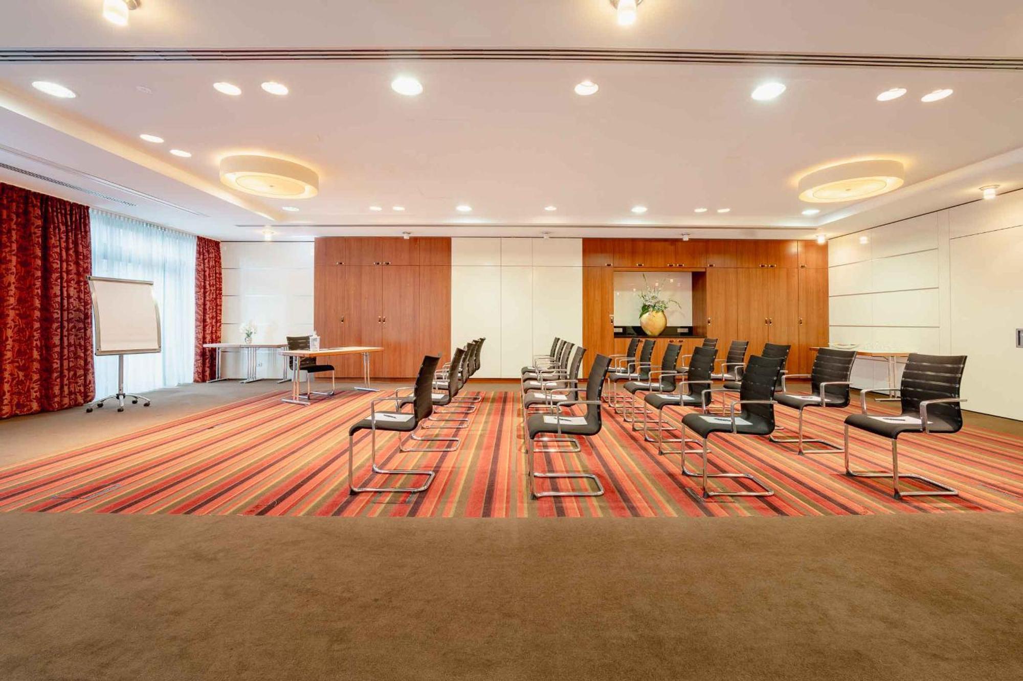 Ascari Parkhotel Pulheim Bagian luar foto